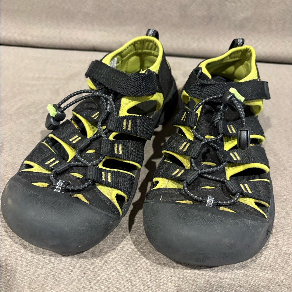 Keen Big Kid Newport H2 Sandal‎ Black Lime Green Outdoor Adventure Size 5